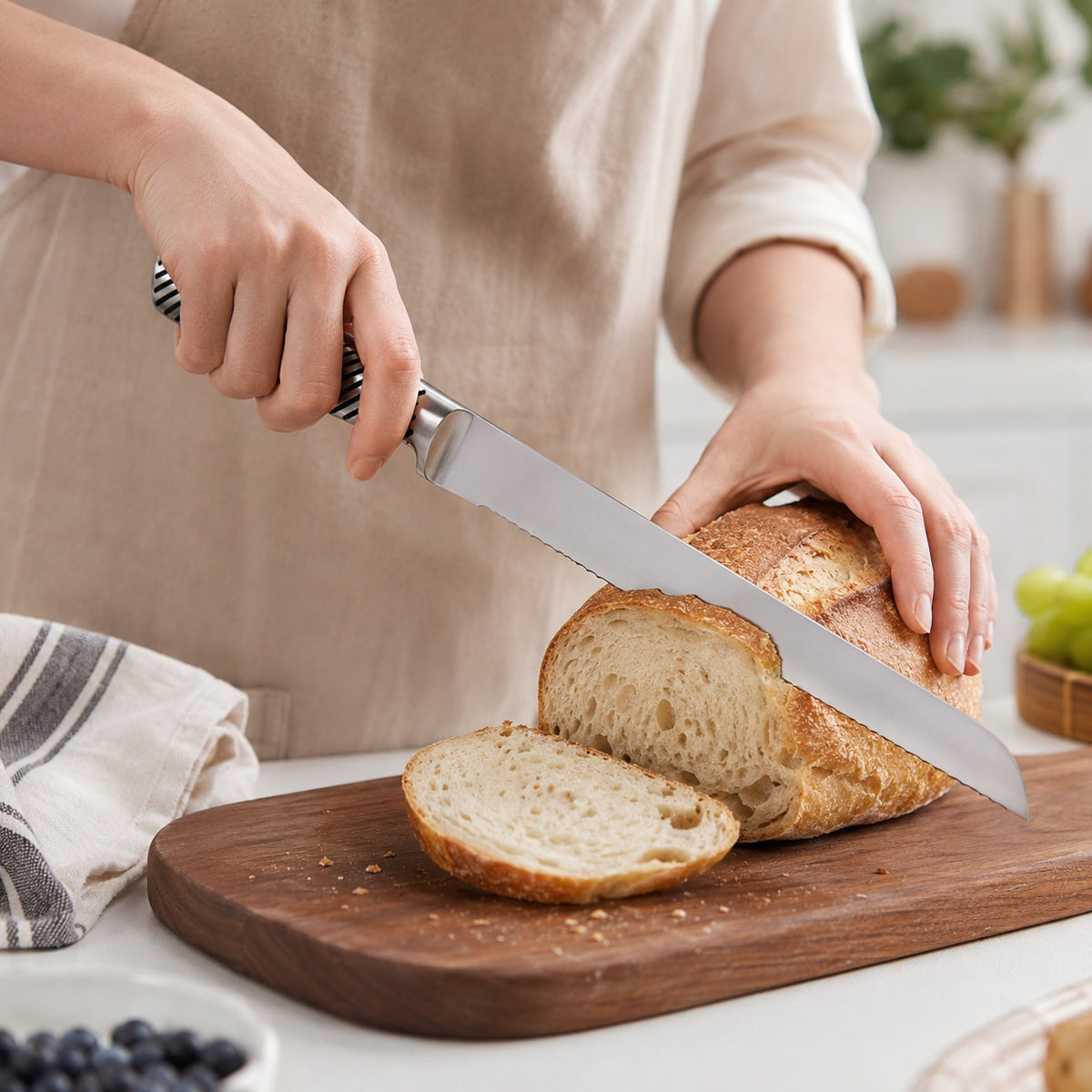 Siaki Bread Knife Silver 34cm YN1201380 | Serrated X30Cr13 Stainless Steel Kitchen Knife | Slicing Knife with Balanced Handle | Loaf Cake Crust Cutting