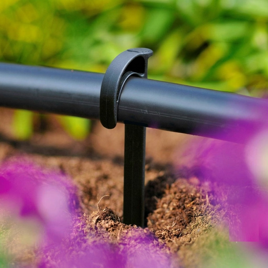 Hozelock Hose Stakes Black 13mm 22.2cm x 12cm x 1.6cm Pack of 5 2770 | Micro Tube Support Pegs | UV Stable Plastic Ground Anchors | Drip Irrigation System Lawn Watering | Supplied with Complete Fittings