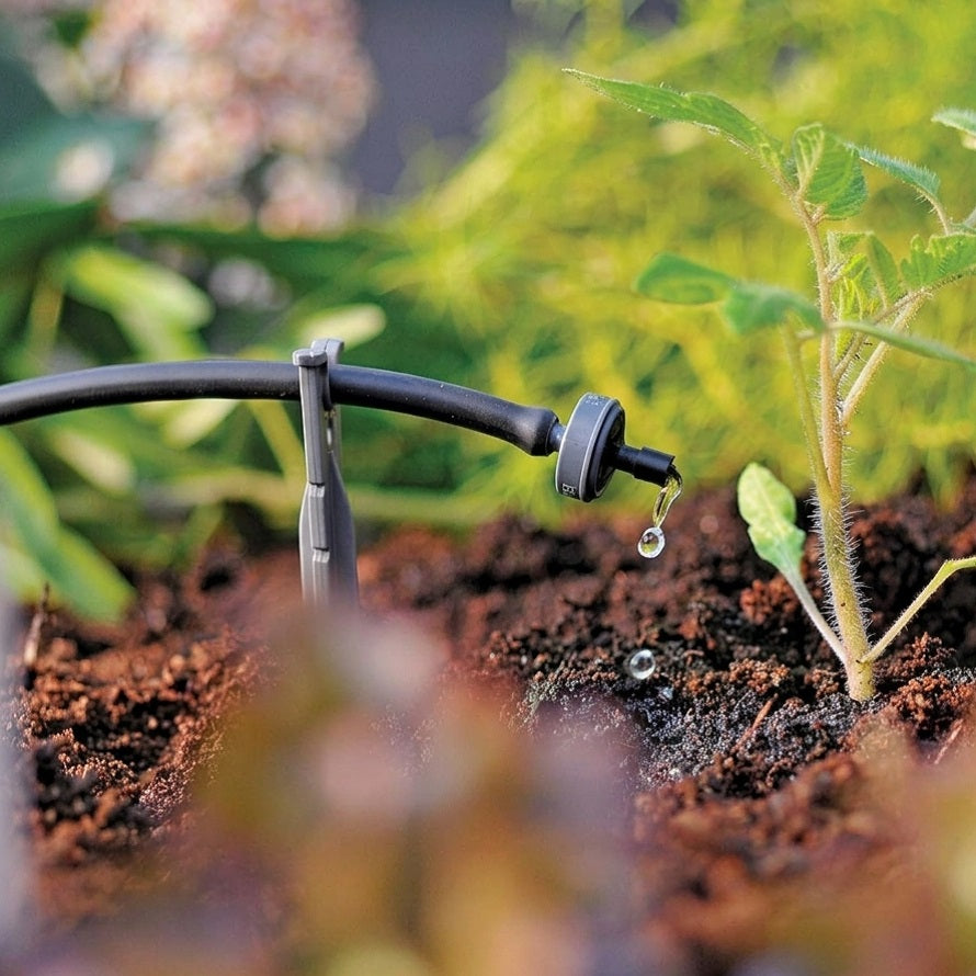 Hozelock End Line Pressure Compensating Dripper Black 4mm x 13mm Pack of 5 2785 | Self Regulating 4 Ltr Per Hour Micro Irrigation Emitter | Tough UV Stable Plastic Water Saver with In-Built Filter | Hanging Basket Greenhouse Growbag Drip System | Supplied with Complete Fittings