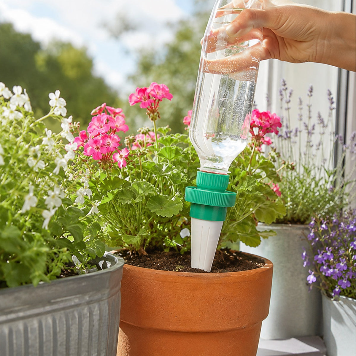 Hozelock Aquasolo Holiday Watering Can Green and White 27118000 | Supplied With Complete Fittings | Compatible With 0.5 to 2Ltr | Self Watering System | Plant Waterer | Pot Plant Watering