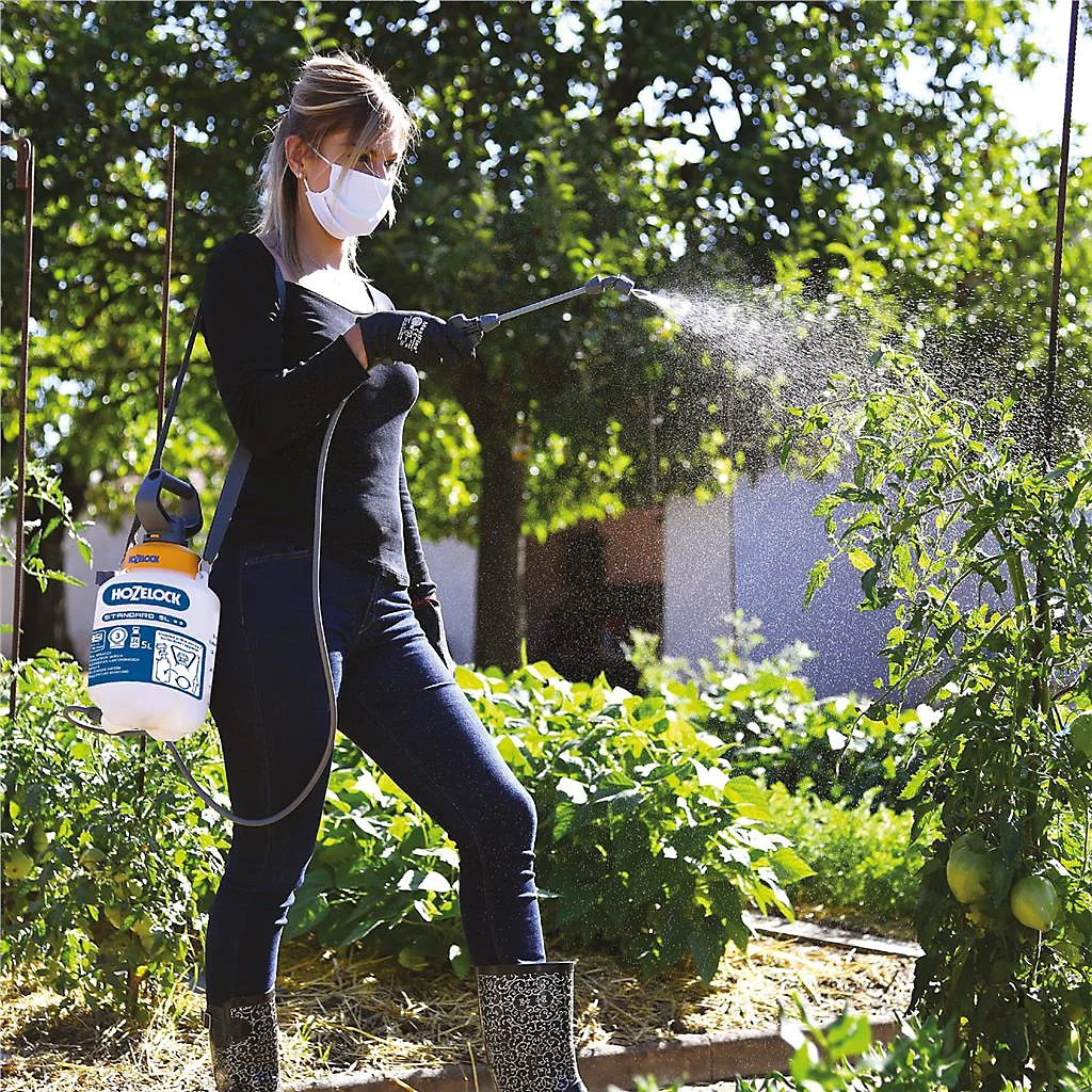 Hozelock Standard Pressure Sprayer White 5Ltr 42300000 | Supplied With Complete Fittings | Garden Sprayer | Watering Sprayer | Gardening Tools | Fertilizer Sprayer | Pesticide Sprayer