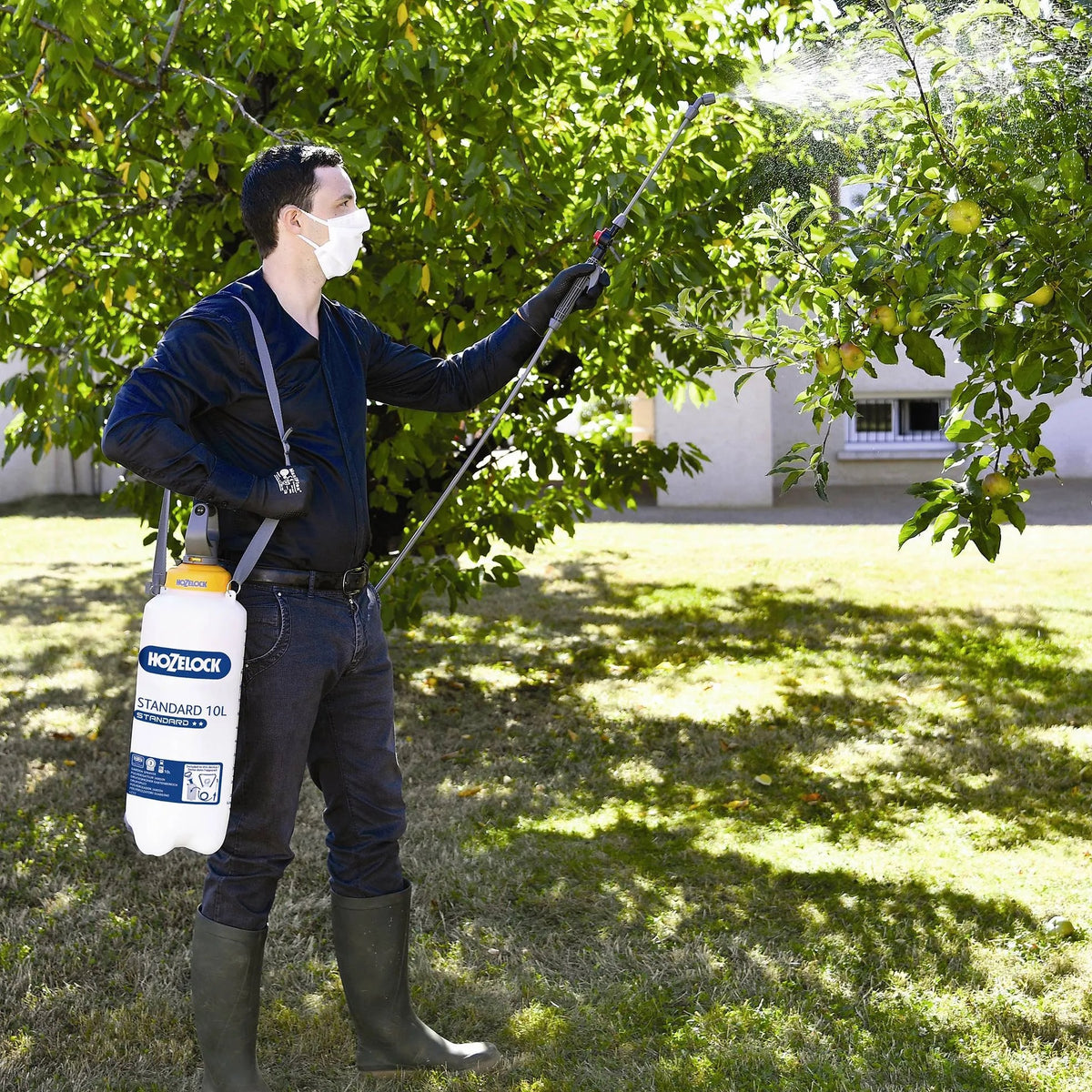 Hozelock Sprayer Standard White 10Ltr 42320000 | Supplied With Complete Fittings | Garden Sprayer | Watering Sprayer | Gardening Tools | Fertilizer Sprayer | Pesticide Sprayer | Plant Sprayer