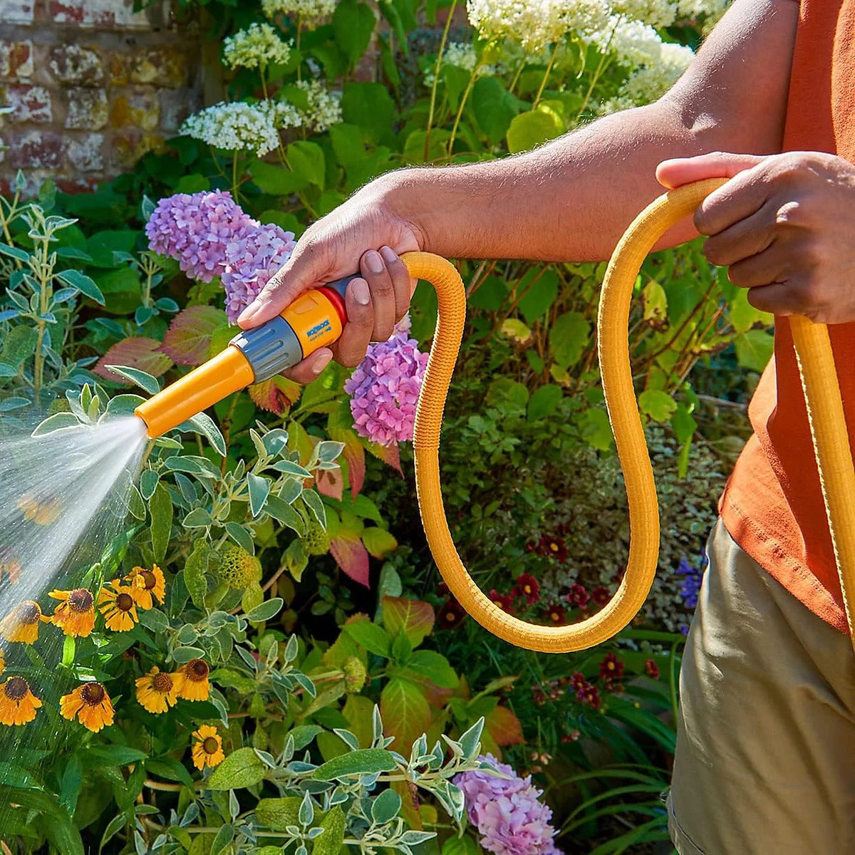 Hozelock Wonderhoze Yellow 12.5Mtr 100-100-242 | Supplied With Complete Fittings | Lightweight | Never Kinks | Expands Up To 3 Times | Flexible Watering Hose | Space Saving Garden Hose