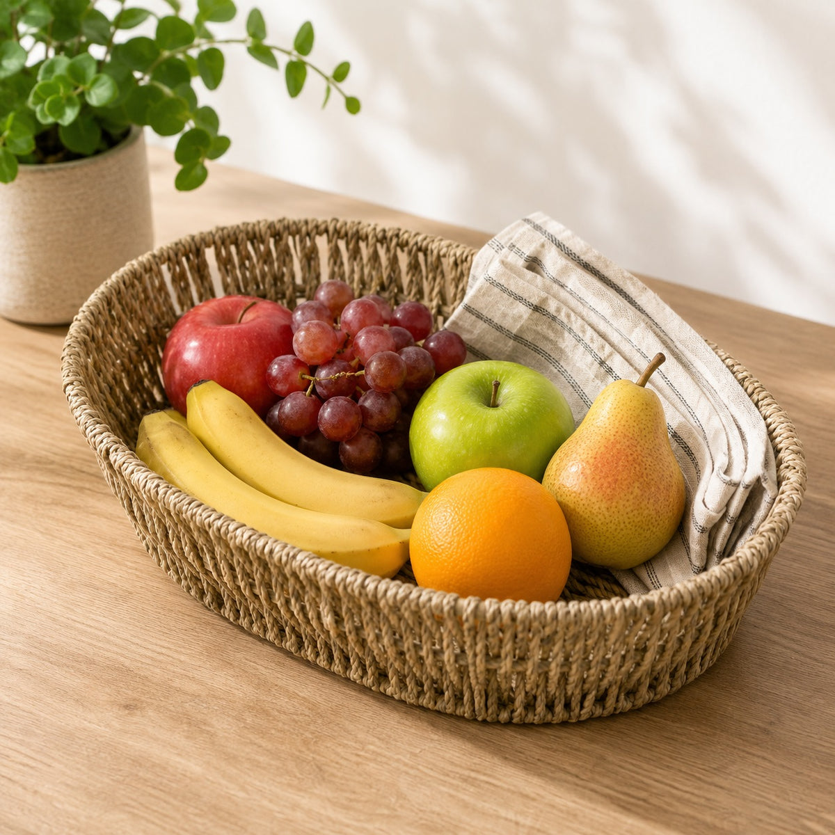 JVL Oval Seagrass Storage Tray Brown H7 x W33.5 x D21cm 15-420 | Woven Wicker Basket | Home Storage Accessories | Suitable for Shelf Desk Countertop Organisation
