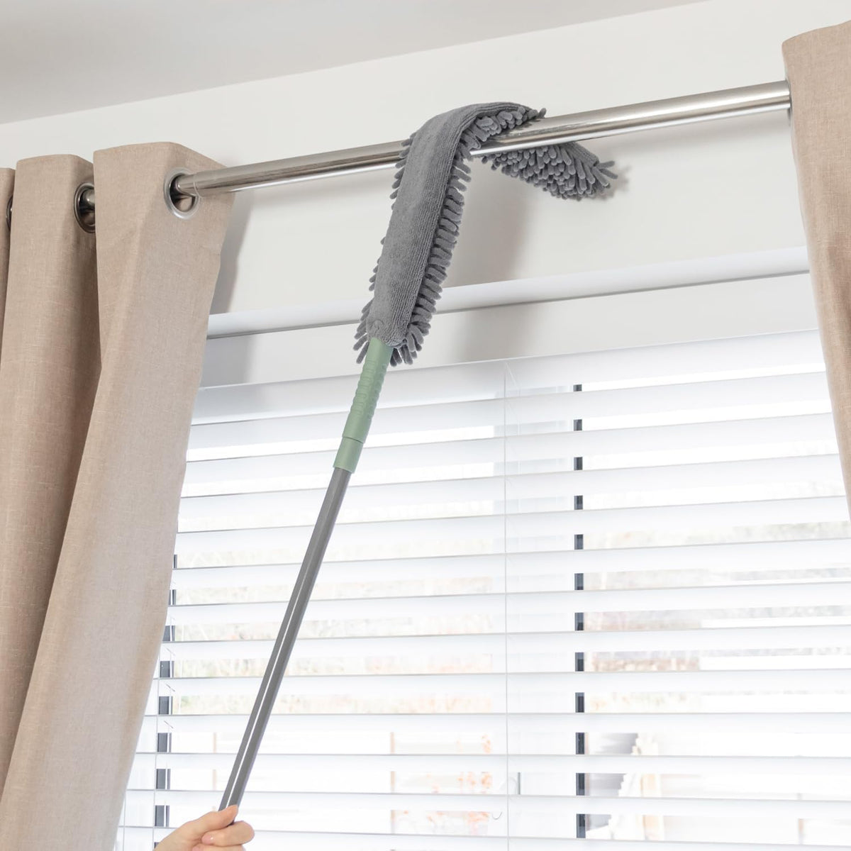 JVL Flexible Duster With Extendable Pole Grey 106cm-141cm 20-730GY | Microfibre Chenille Cleaning Head | Telescopic Handle Home Dusting Tool | Suitable for High Ceilings Blinds Furniture Cleaning