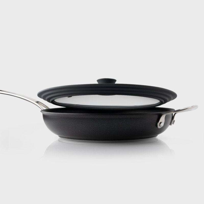 Taylors Eye Witness Large Universal Glass and Silicone Pan Lid Black PLID3 | Fits All 26-28-30cm Frying Pans | Stockpots and Casseroles | Tempered Glass With Steam Vent No-Rattle Silicone Rim and Oven Safe Knob | Dishwasher Safe | Cool Touch Knob