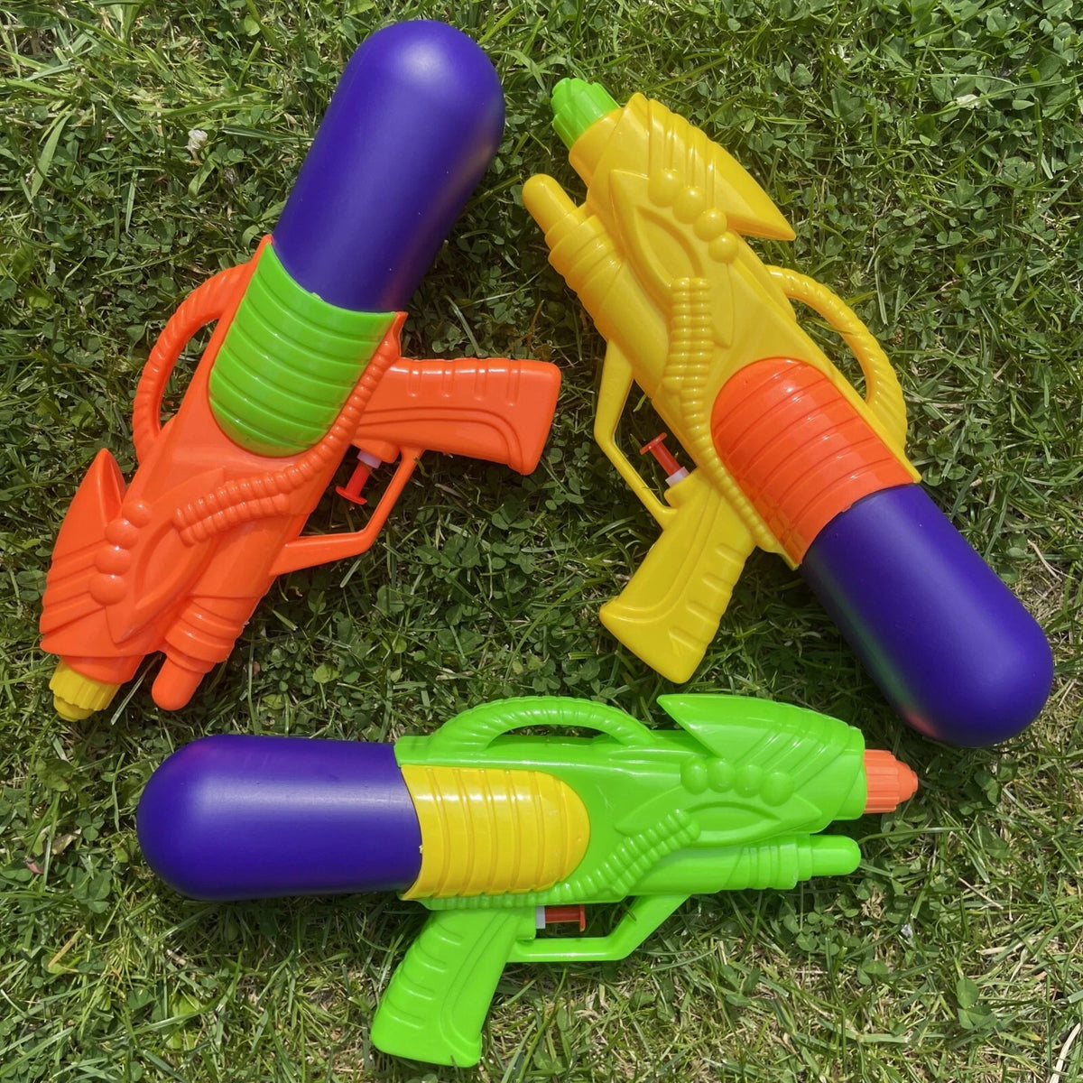 Henbrandt Water Gun Assorted 29cm R08293A | Water Blaster Toy | Fun Water Gun | Colourful Water Gun | Summer Outdoor Toy | Water Fight Gun | Water Toy | Garden Water Gun